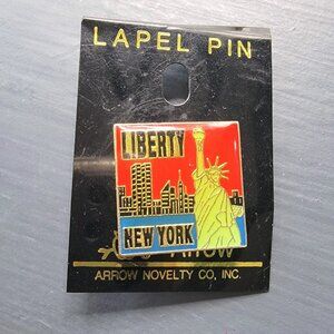World Trade Center Lapel Pin Statue of Liberty WTC Pre 9/11 2001 Orig Mint Arrow
